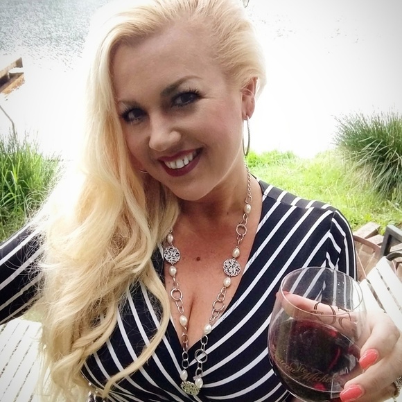 Meet your Posher, Amy - Picture 3 of 8